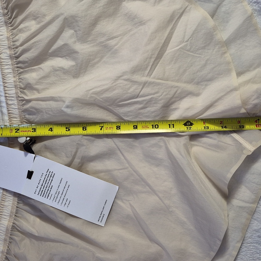 Lululemon Step Out High Rise Shorts NWT - Picture 9 of 12